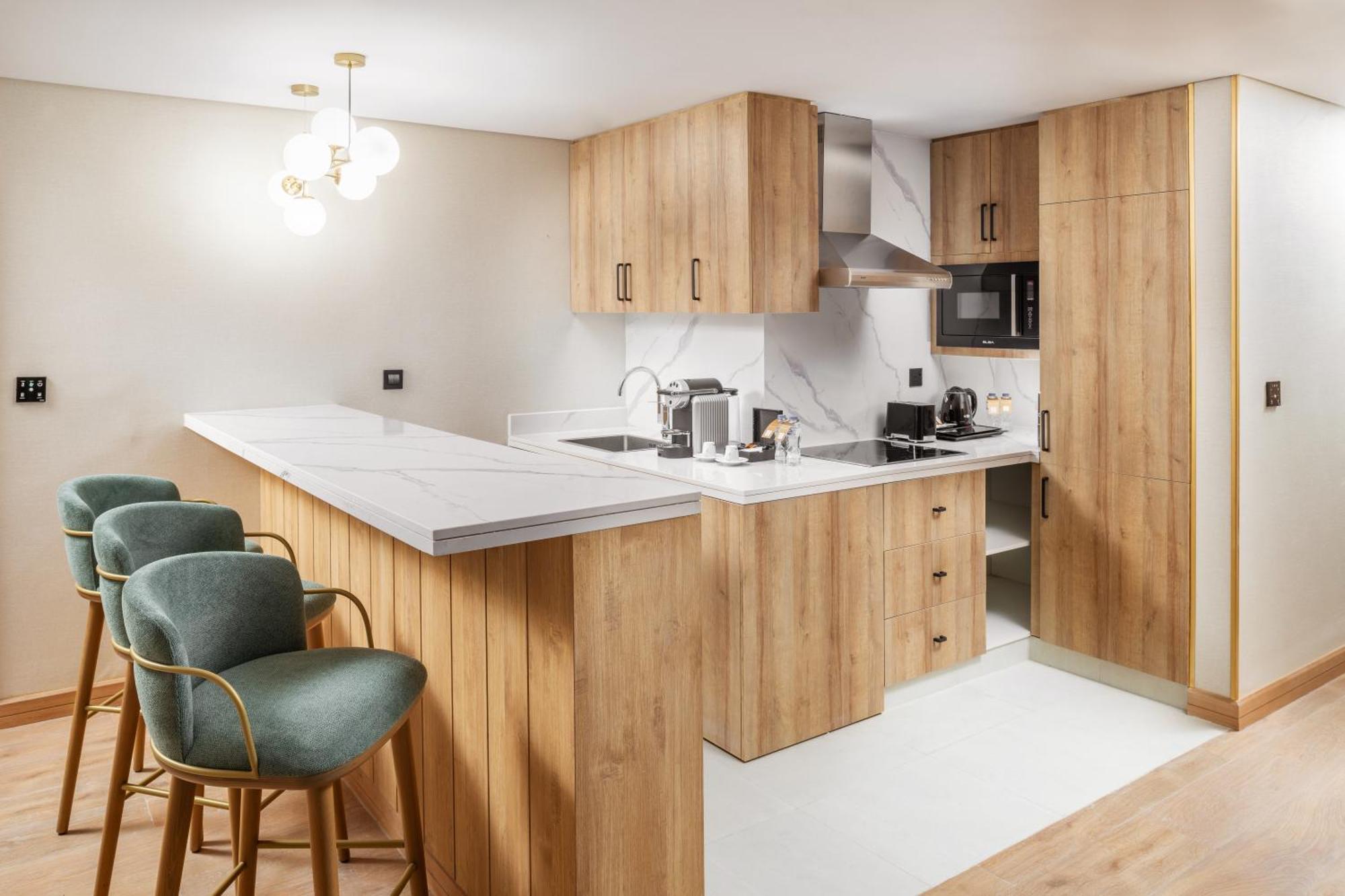 Taiba Suites Madinah Medina Exterior foto A kitchen in a serviced apartment