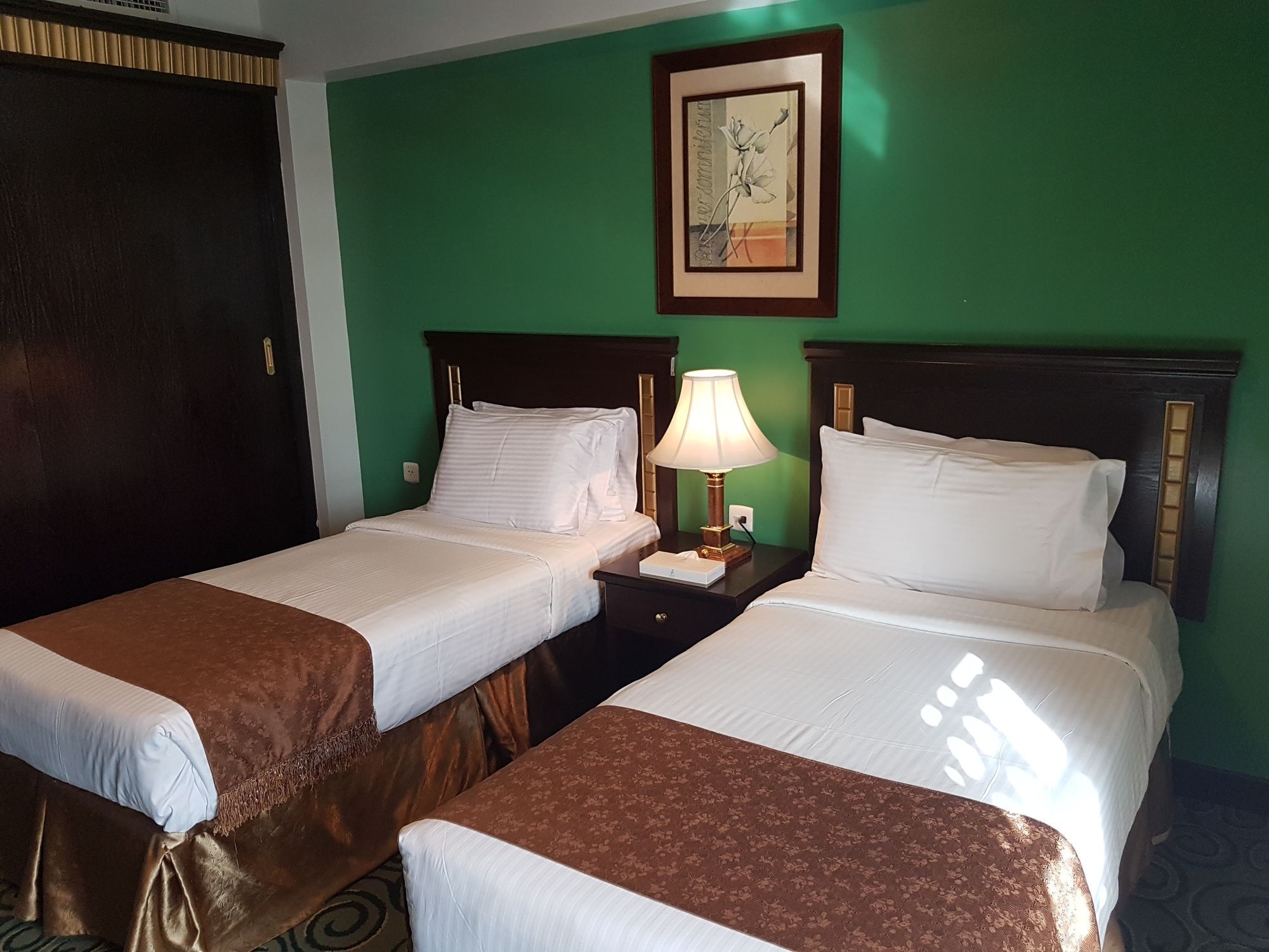 Taiba Suites Madinah Medina Exterior foto A room at the hotel