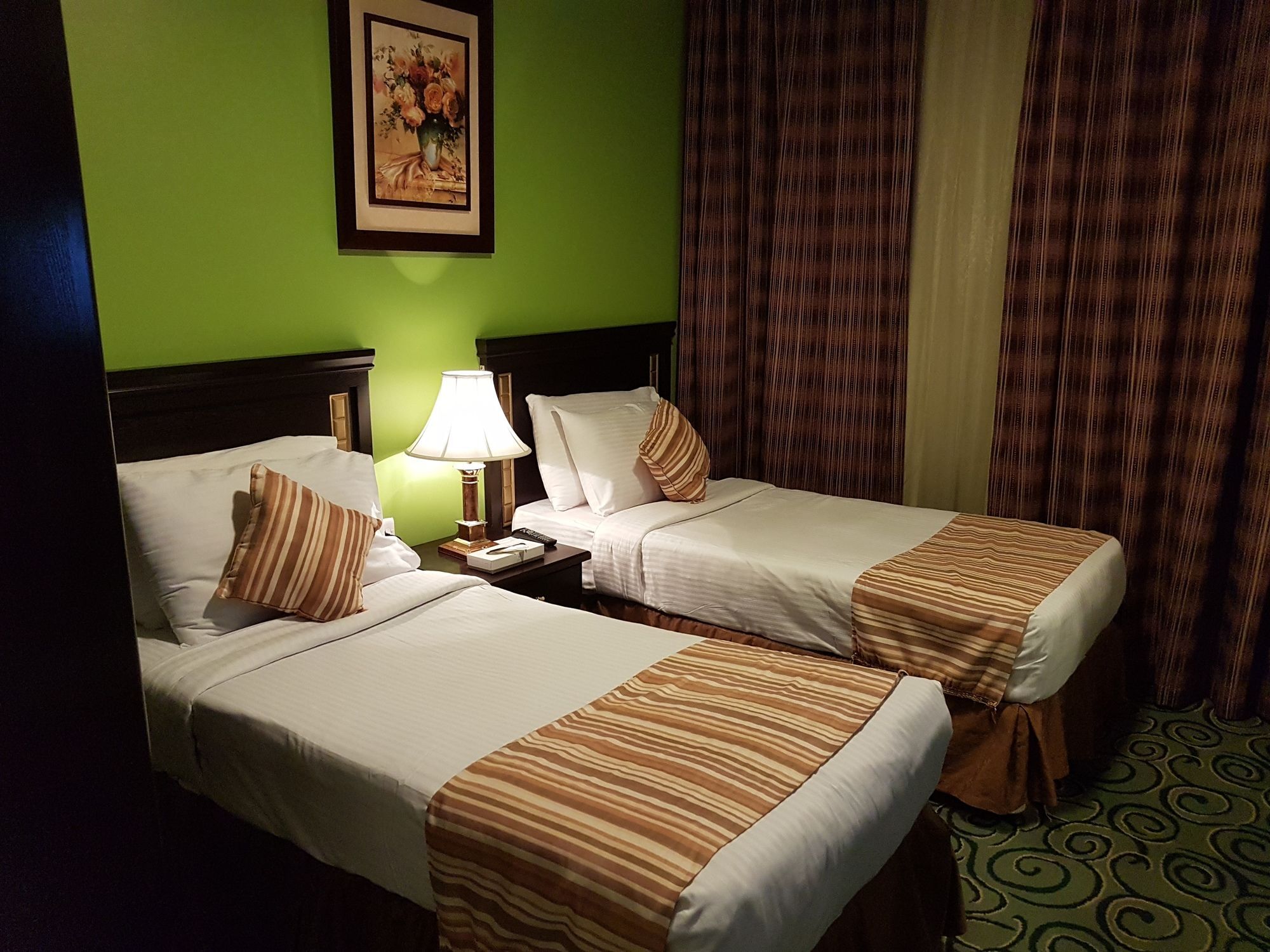 Taiba Suites Madinah Medina Exterior foto A room at the hotel