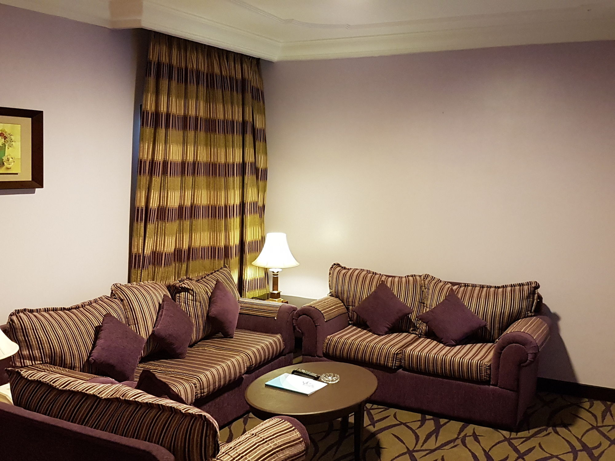 Taiba Suites Madinah Medina Exterior foto A living room