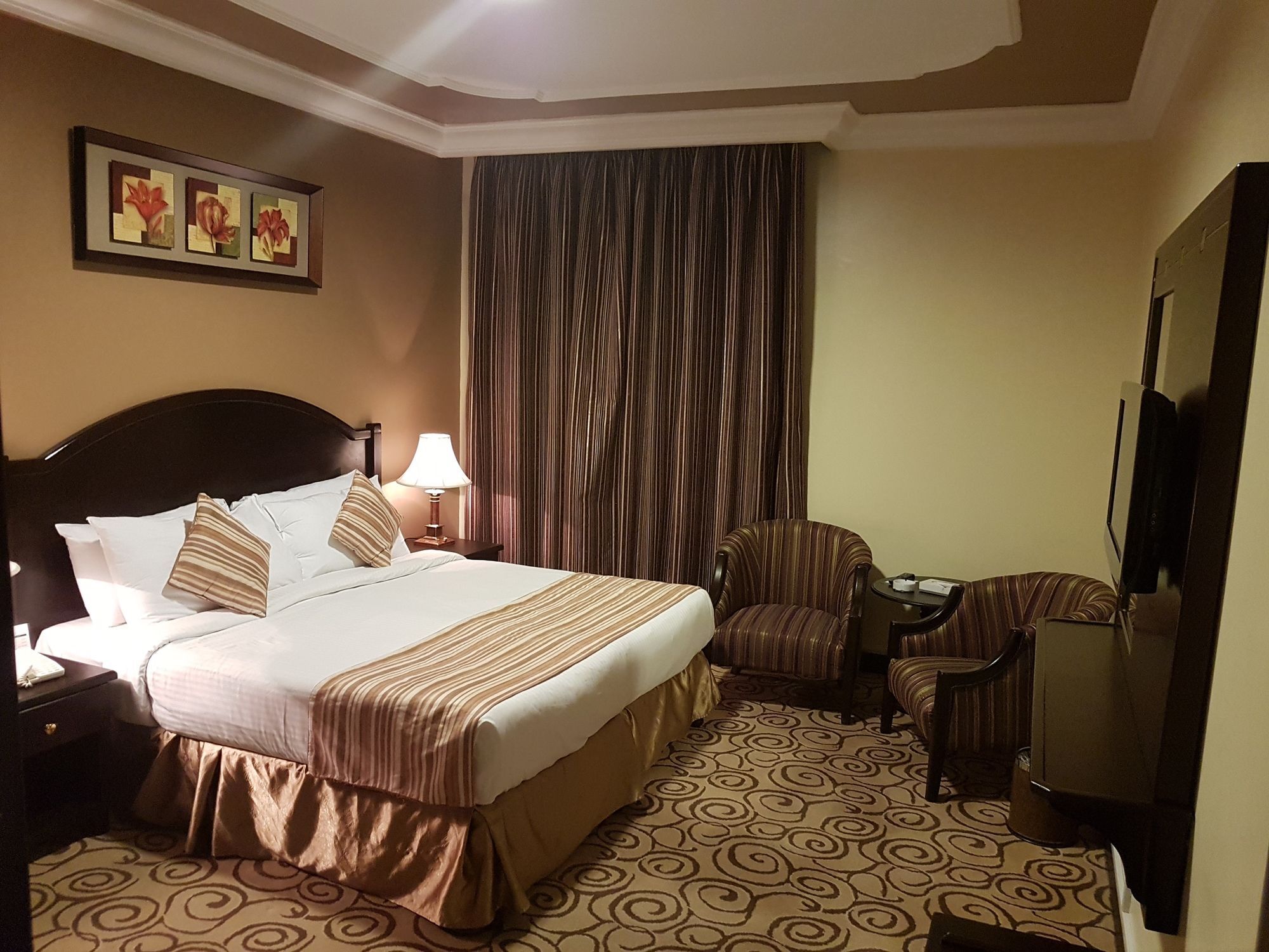 Taiba Suites Madinah Medina Exterior foto A room at the hotel
