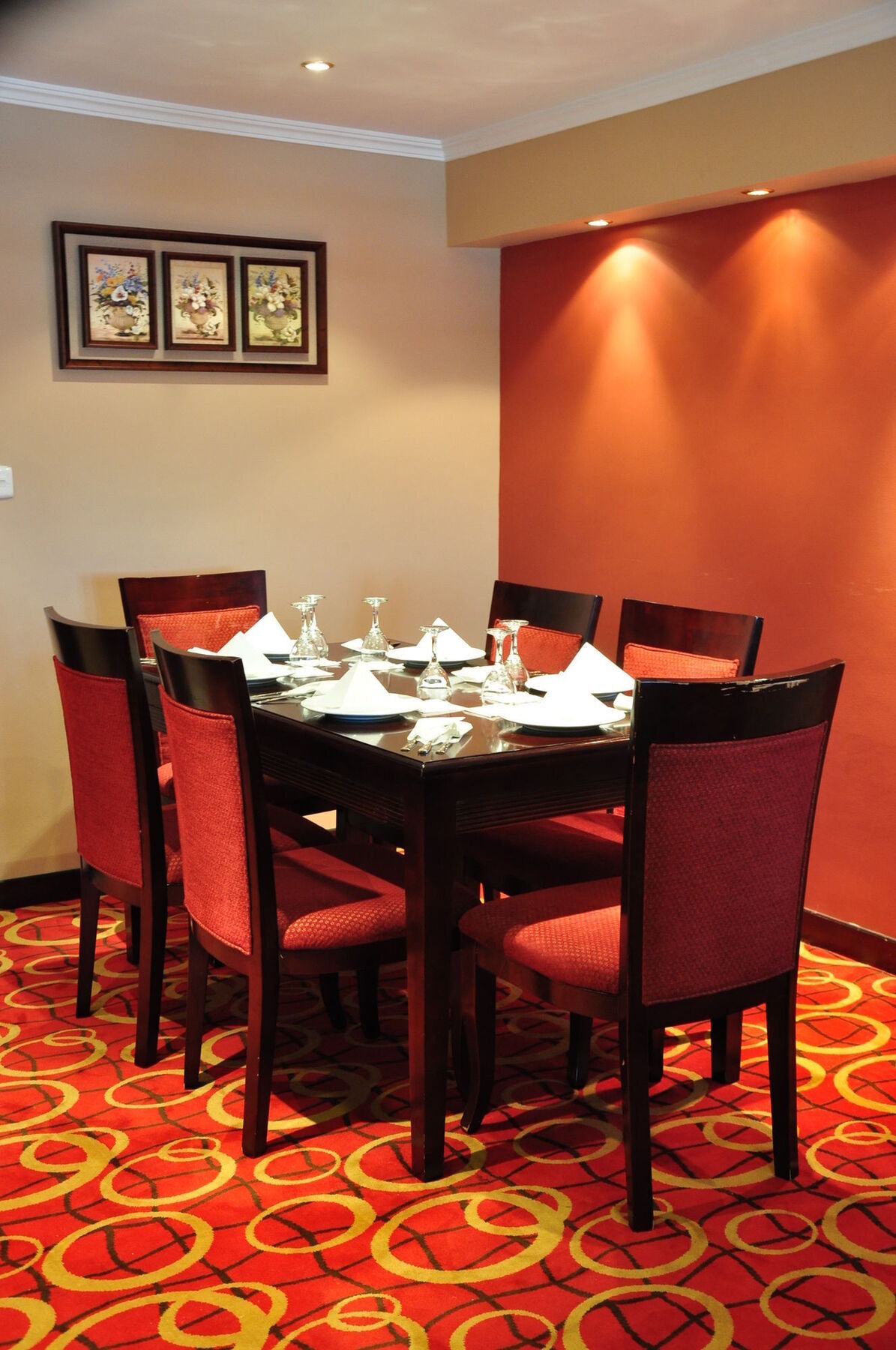 Taiba Suites Madinah Medina Exterior foto A dining table